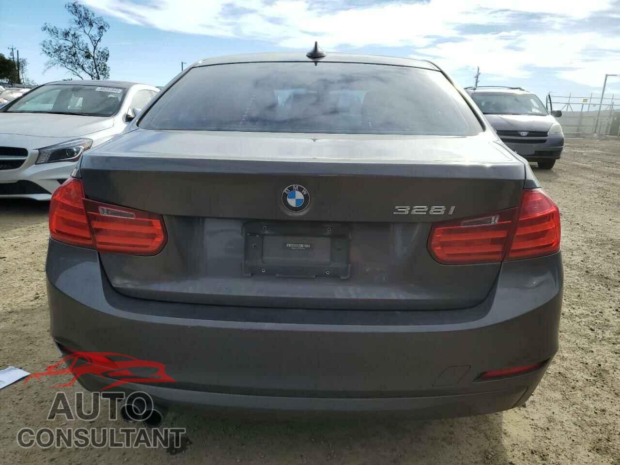 BMW 3 SERIES 2013 - WBA3C1C57DF443389