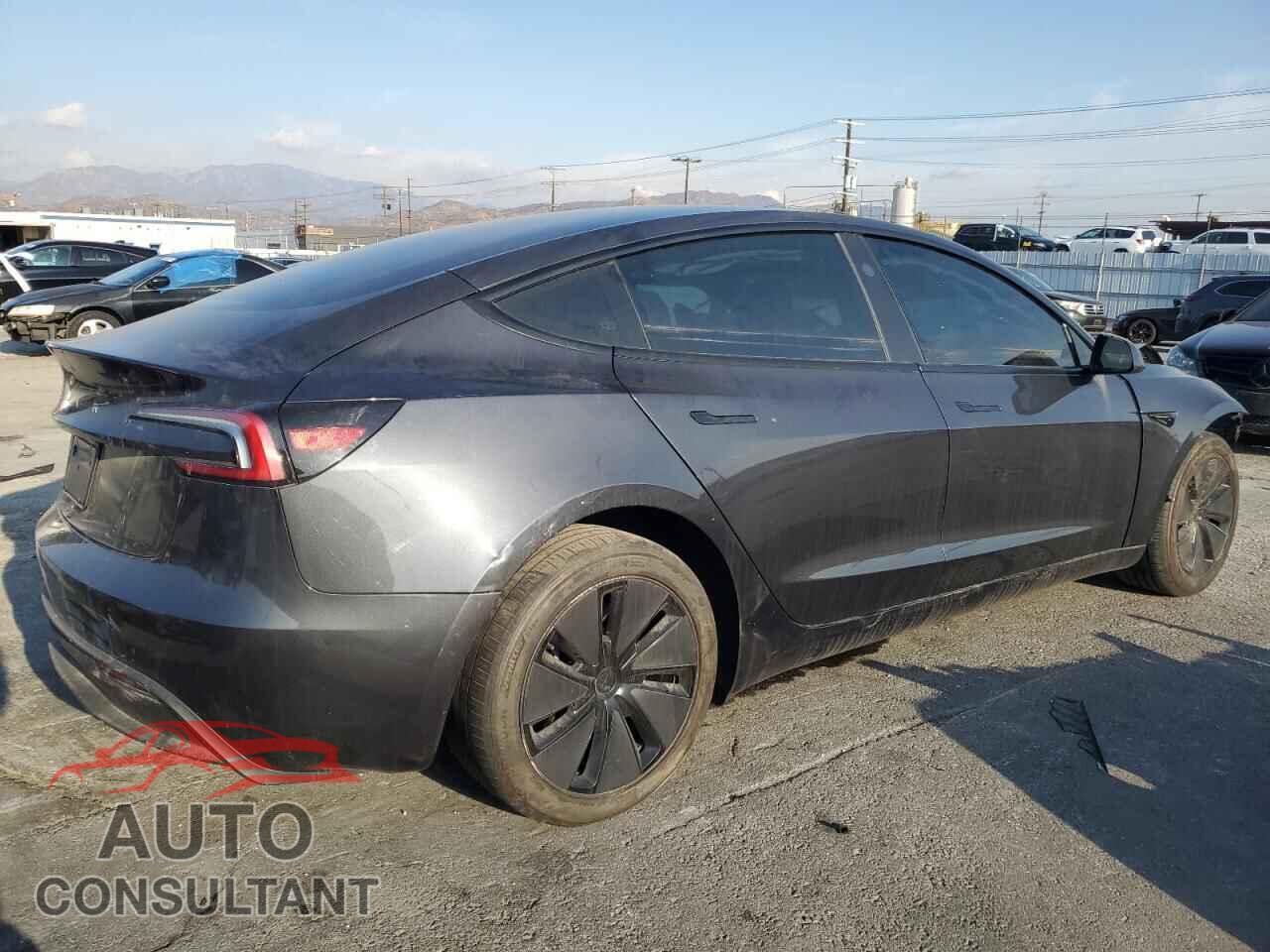TESLA MODEL 3 2024 - 5YJ3E1EA7RF724353