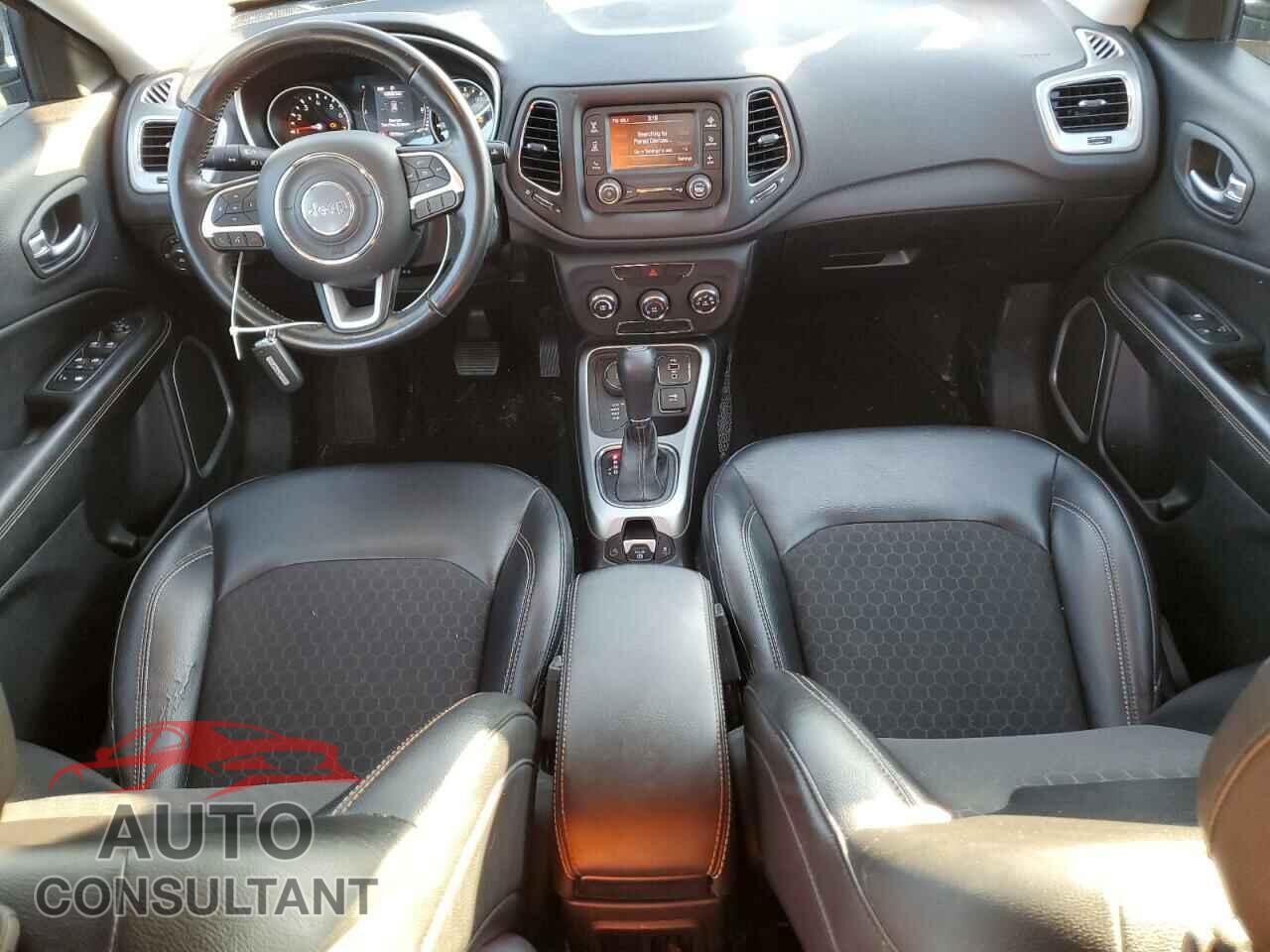 JEEP COMPASS 2018 - 3C4NJDBB8JT201223