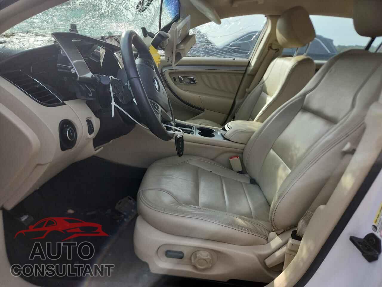 FORD TAURUS 2018 - 1FAHP2E88JG111015