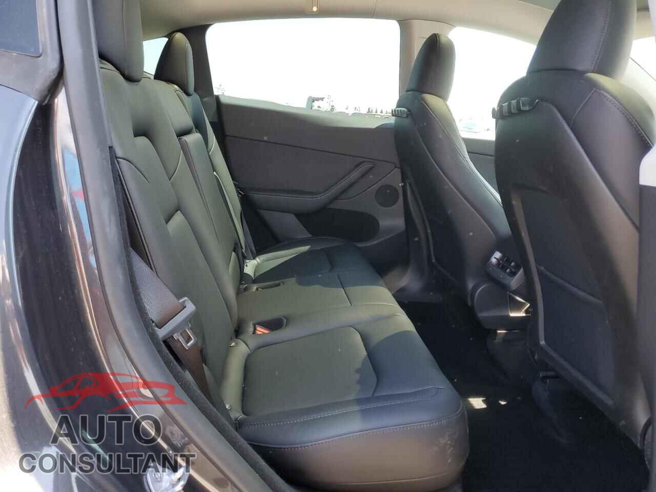 TESLA MODEL Y 2024 - 7SAYGDED1RF100241