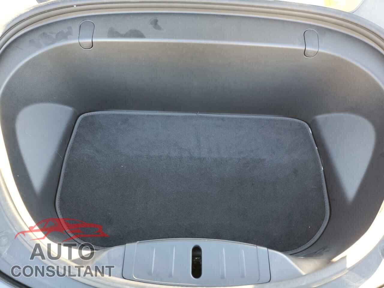 TESLA MODEL 3 2018 - 5YJ3E1EA5JF015943