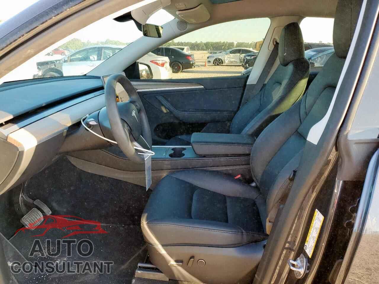 TESLA MODEL Y 2024 - 7SAYGDEE6RA242560