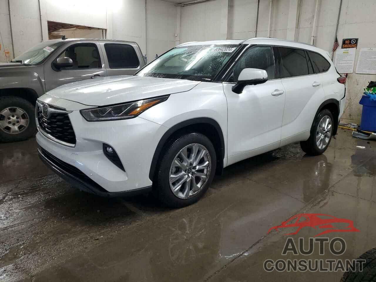 TOYOTA HIGHLANDER 2023 - 5TDKDRBH9PS041223