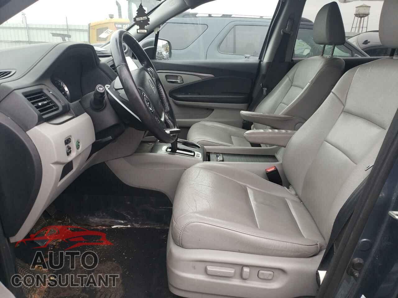 HONDA PILOT 2017 - 5FNYF6H58HB048573