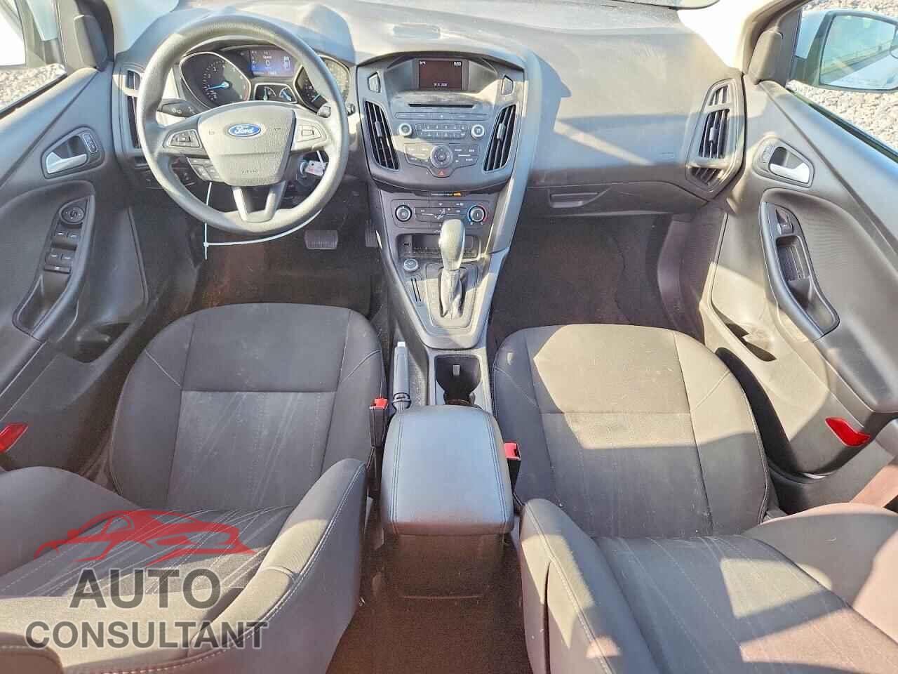 FORD FOCUS 2017 - 1FADP3K29HL209623