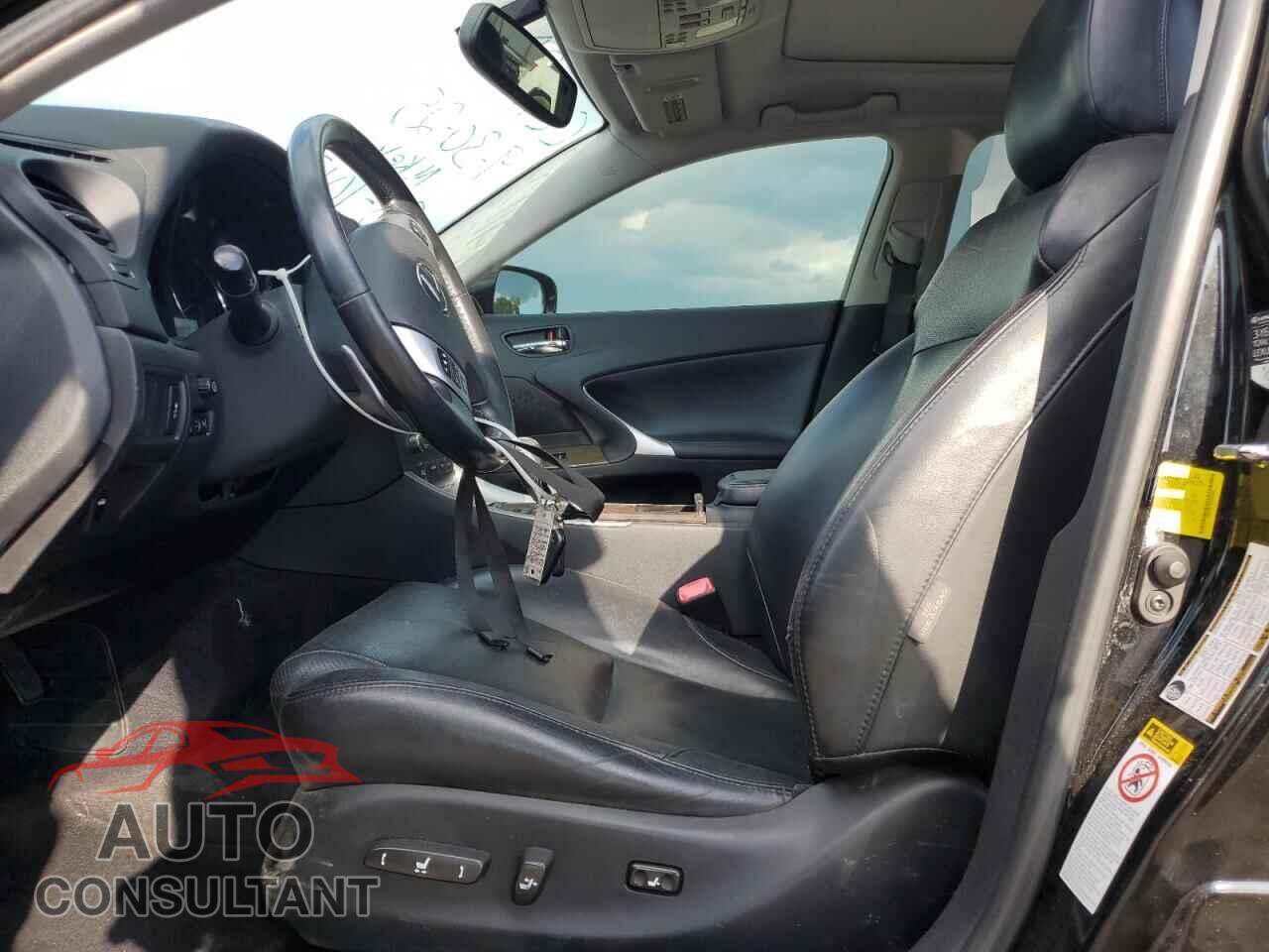 LEXUS IS 2013 - JTHCF5C29D5060842