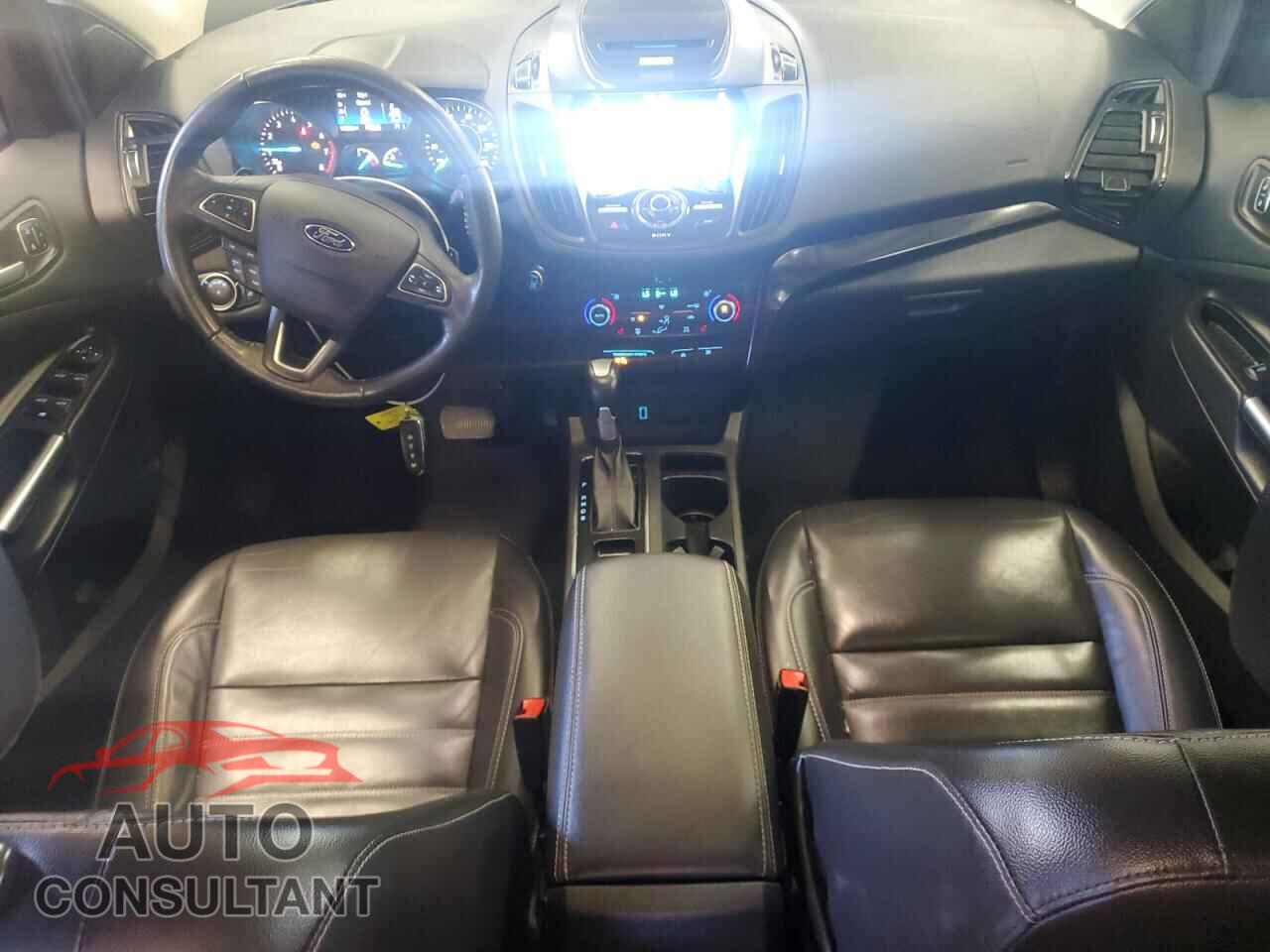 FORD ESCAPE 2017 - 1FMCU9J94HUE88923