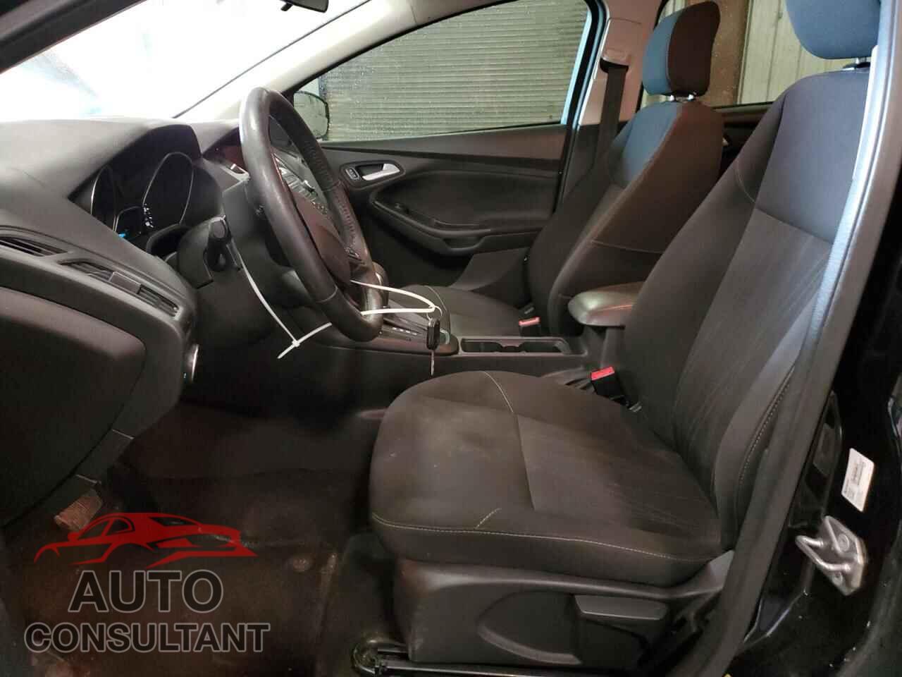 FORD FOCUS 2017 - 1FADP3F22HL275828