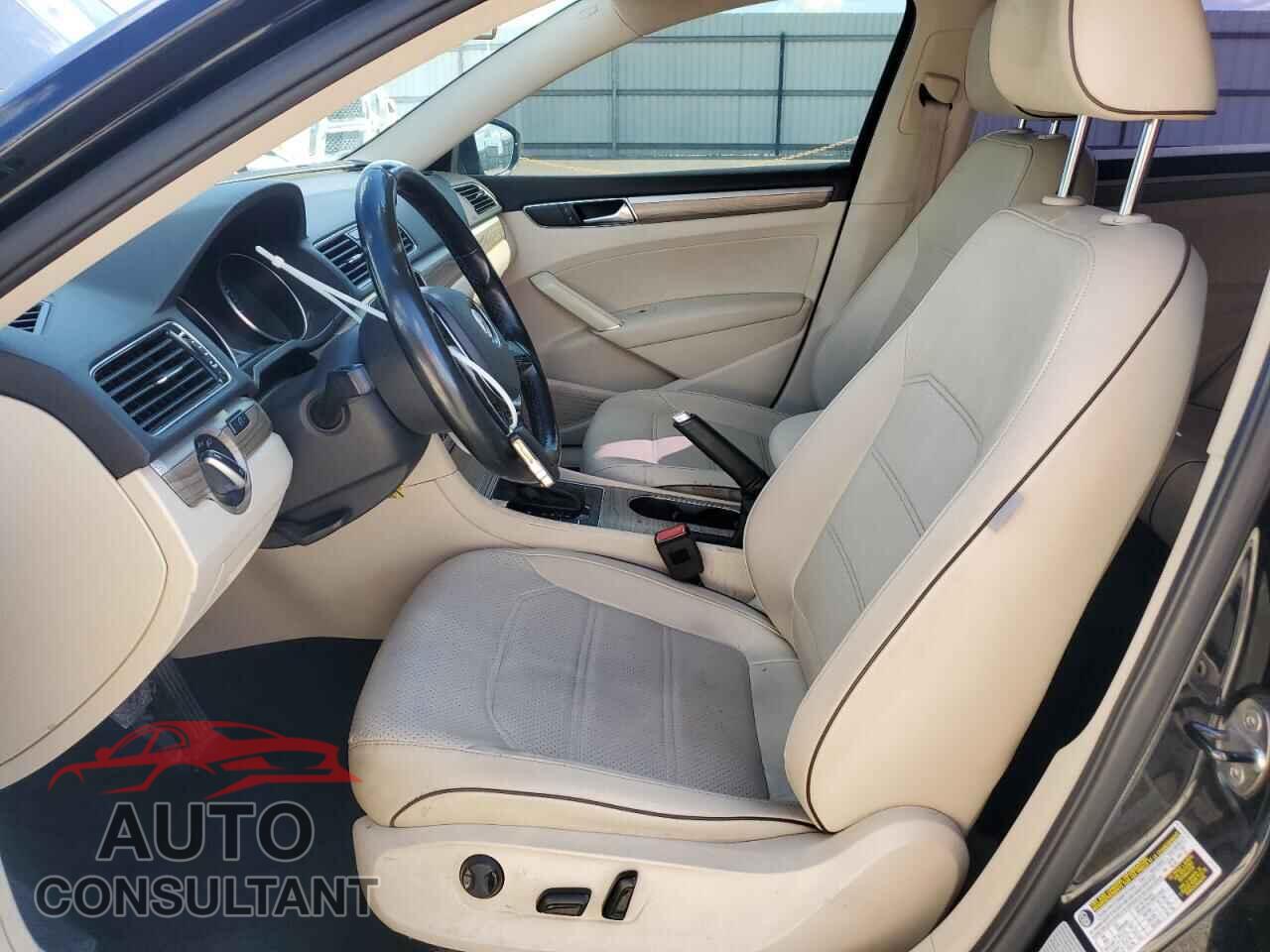 VOLKSWAGEN PASSAT 2017 - 1VWBT7A31HC080322