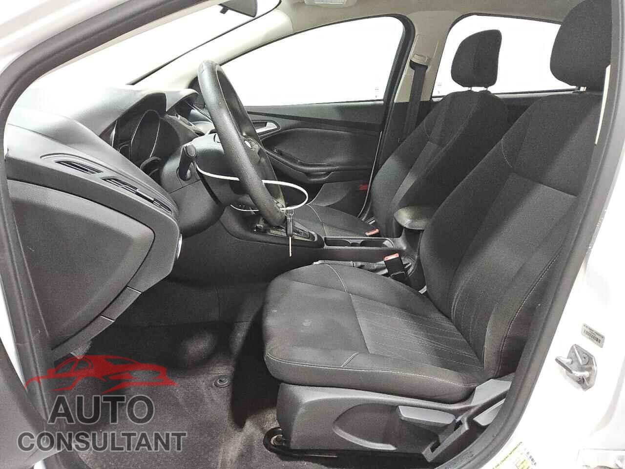 FORD FOCUS 2018 - 1FADP3FE7JL308371