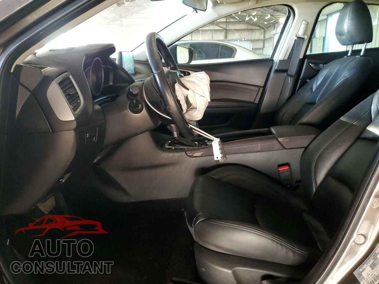 MAZDA 3 2018 - 3MZBN1V31JM166896