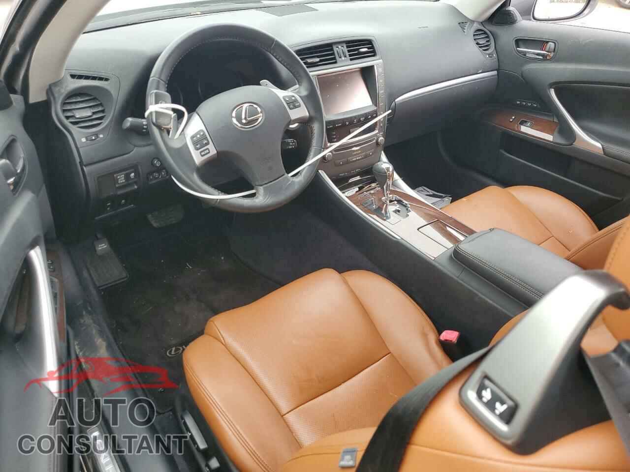 LEXUS IS 2014 - JTHFF2C21E2530893