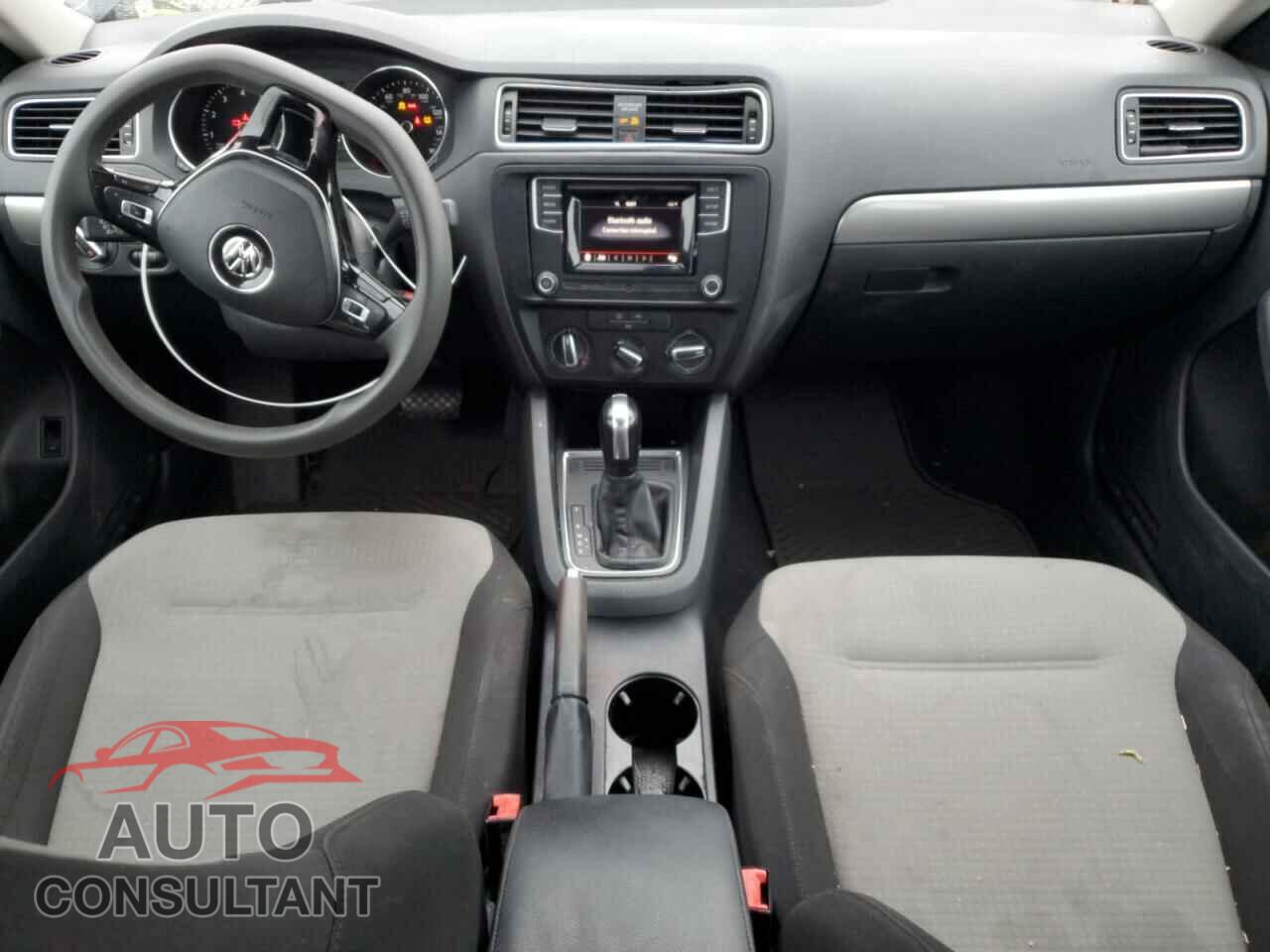 VOLKSWAGEN JETTA 2017 - 3VW2B7AJ3HM211623
