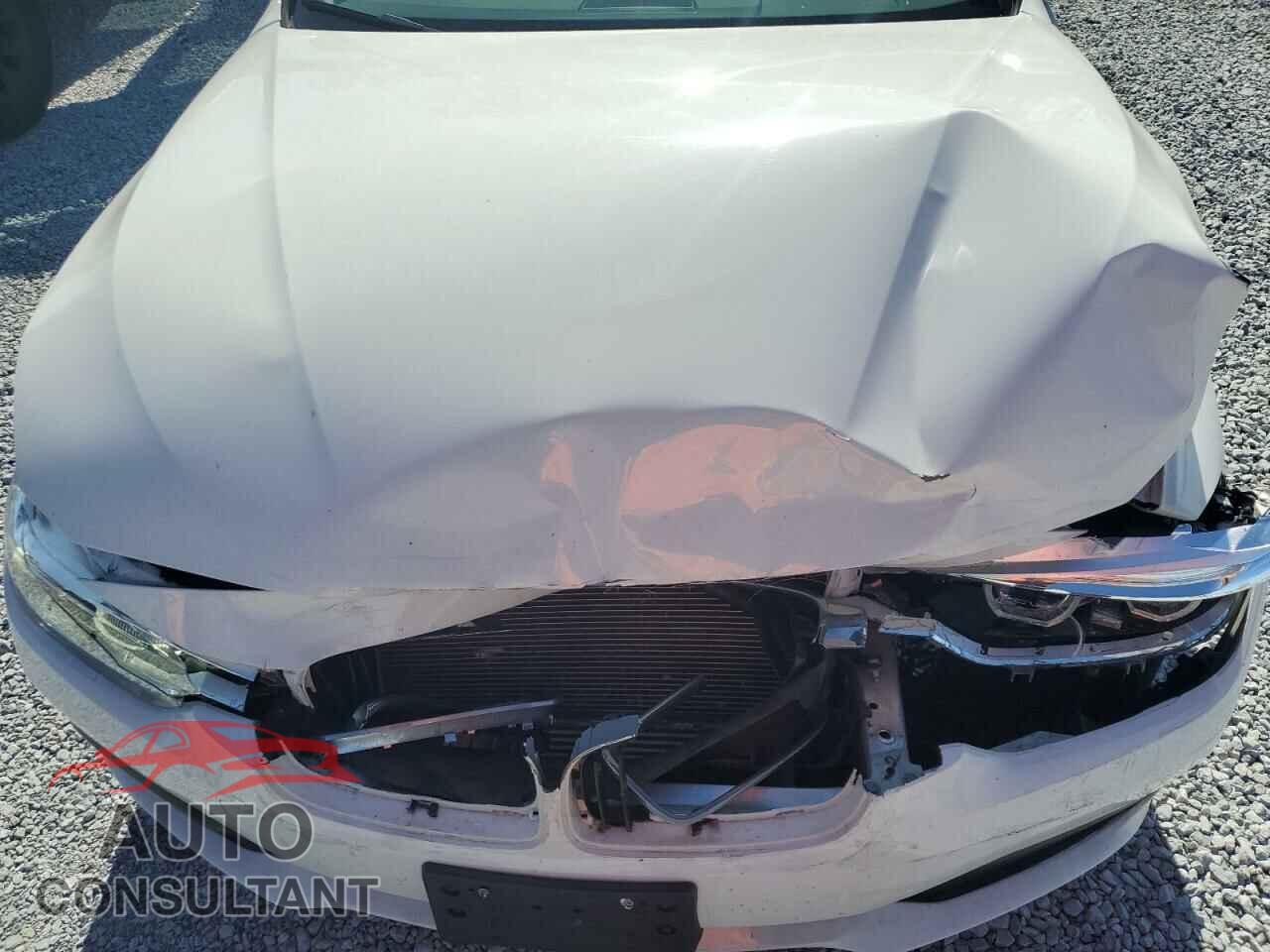 BMW 3 SERIES 2018 - WBA8A3C59JA487166