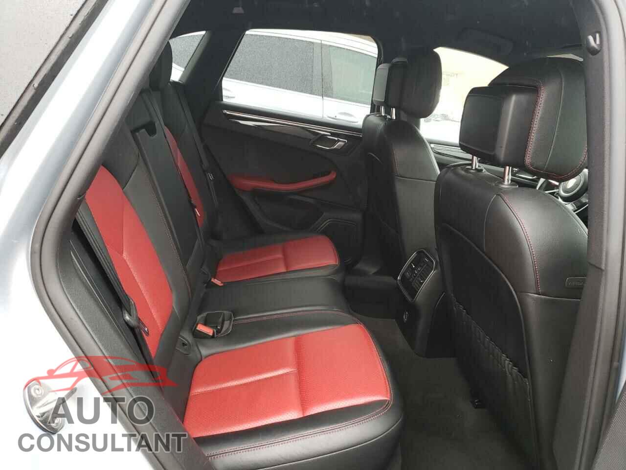 PORSCHE MACAN 2017 - WP1AA2A55HLB08937