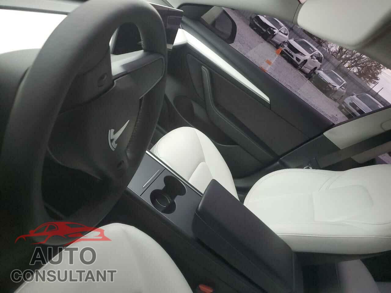 TESLA MODEL 3 2021 - 5YJ3E1EA0MF084124