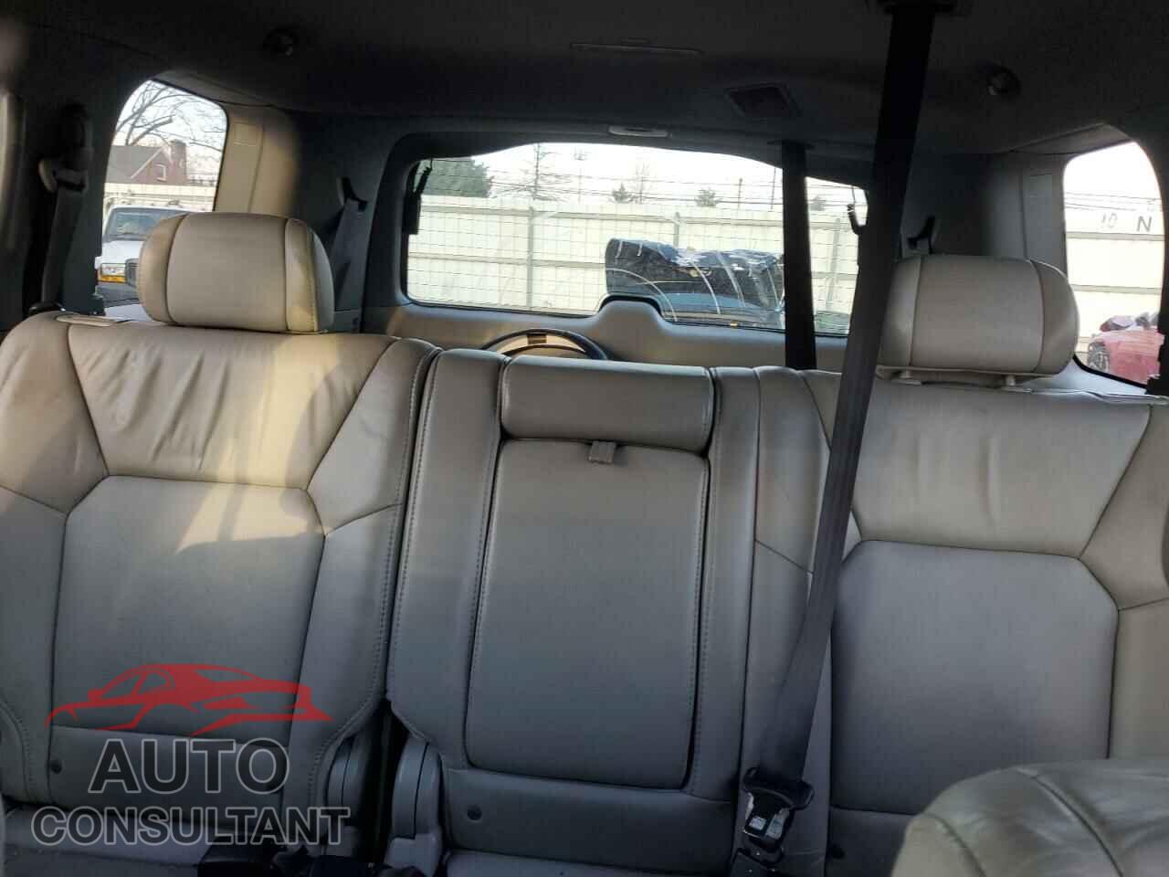 HONDA PILOT 2011 - 5FNYF4H51BB074136
