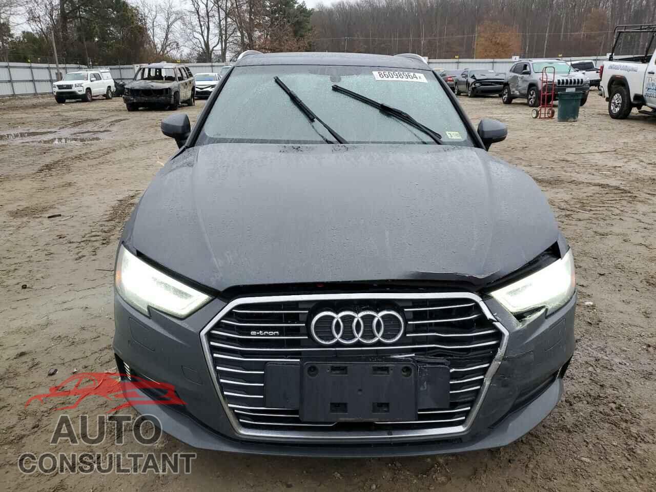 AUDI A3 2018 - WAUTPBFF9JA057449
