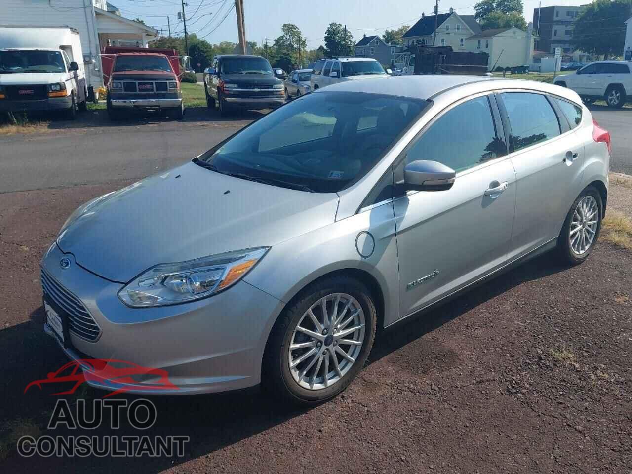 FORD FOCUS 2014 - 1FADP3R43EL342090