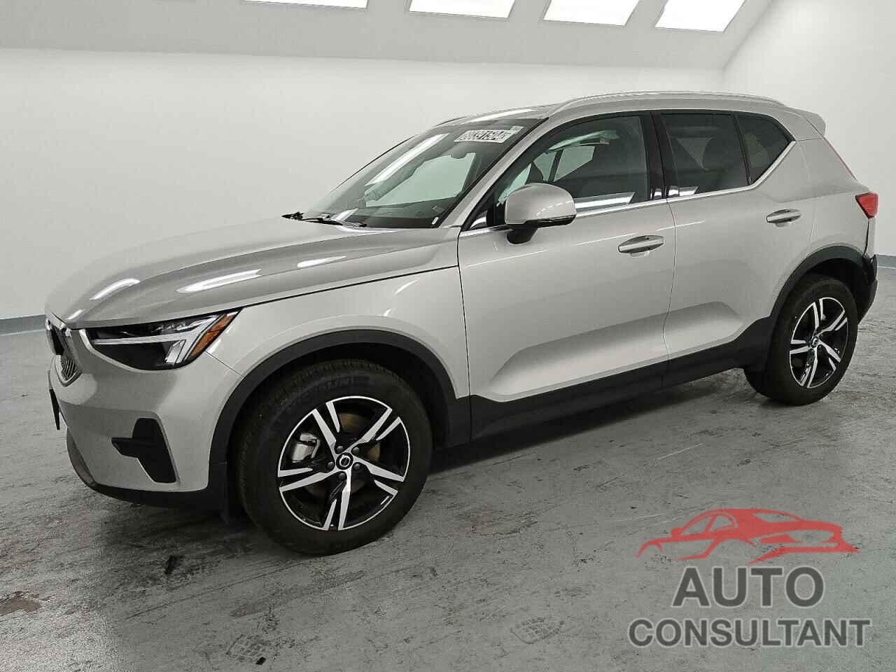 VOLVO XC40 CORE 2024 - YV4L12UK0R2343309