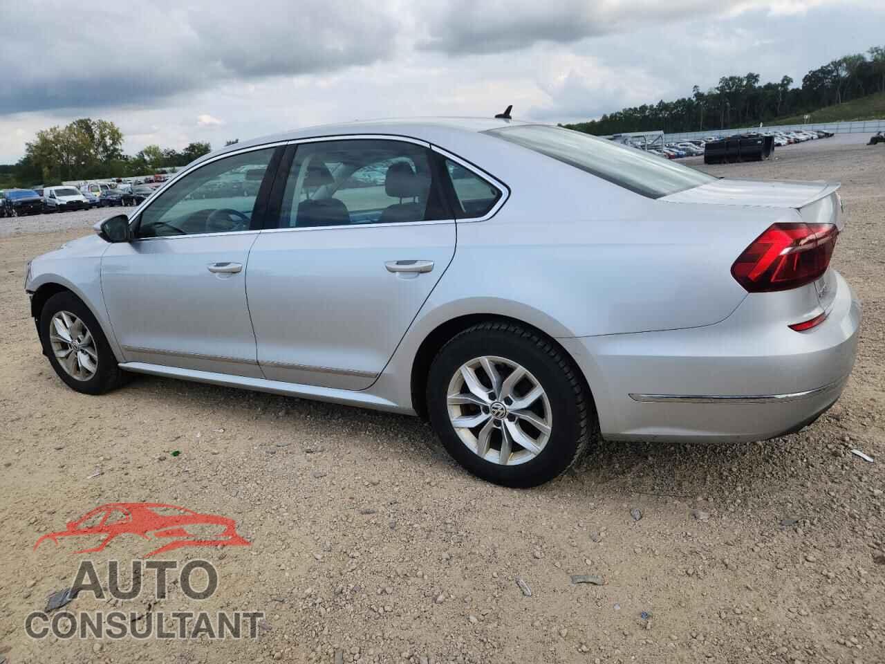 VOLKSWAGEN PASSAT 2017 - 1VWAT7A38HC083360