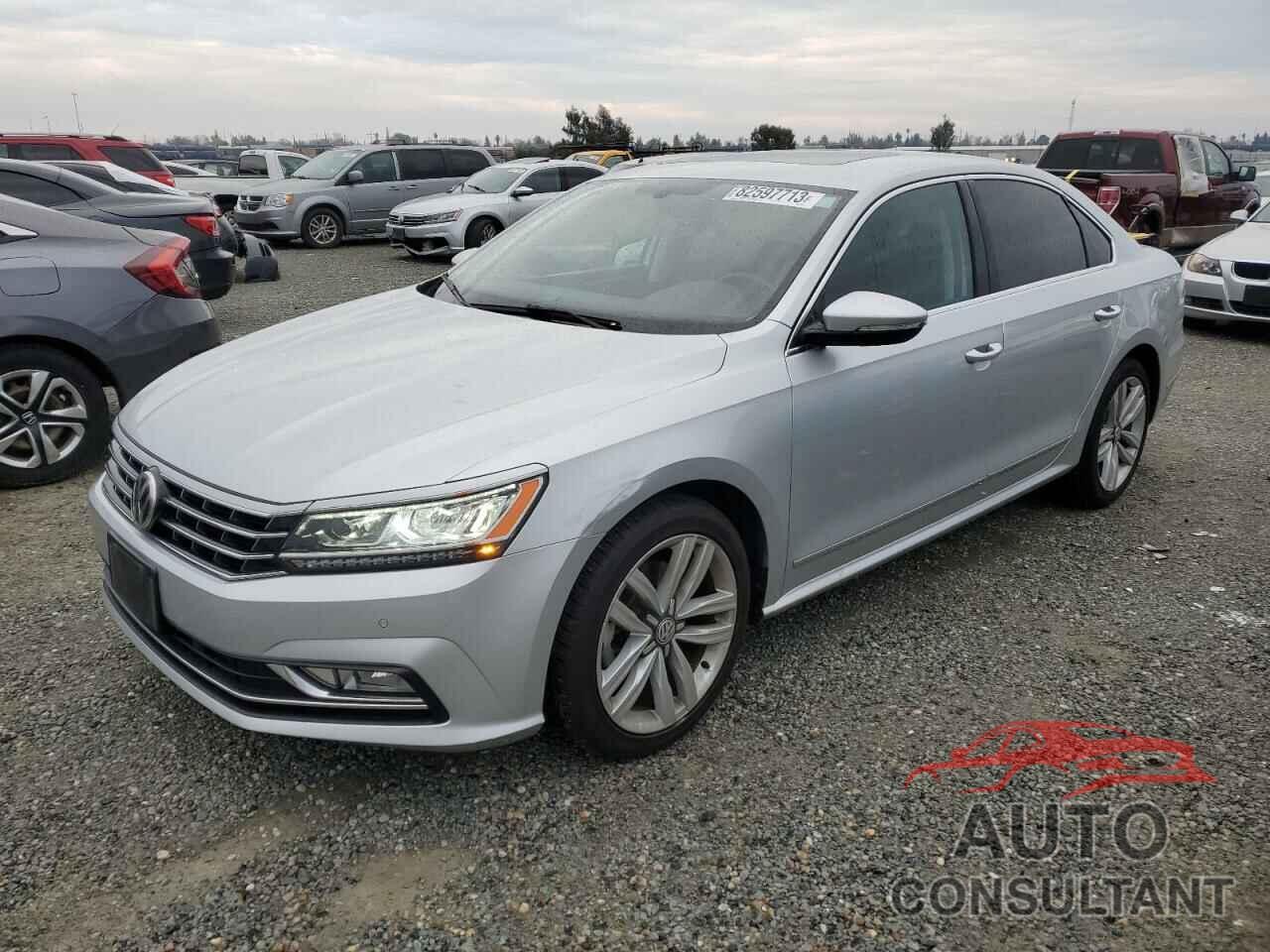 VOLKSWAGEN PASSAT 2017 - 1VWGT7A38HC064382