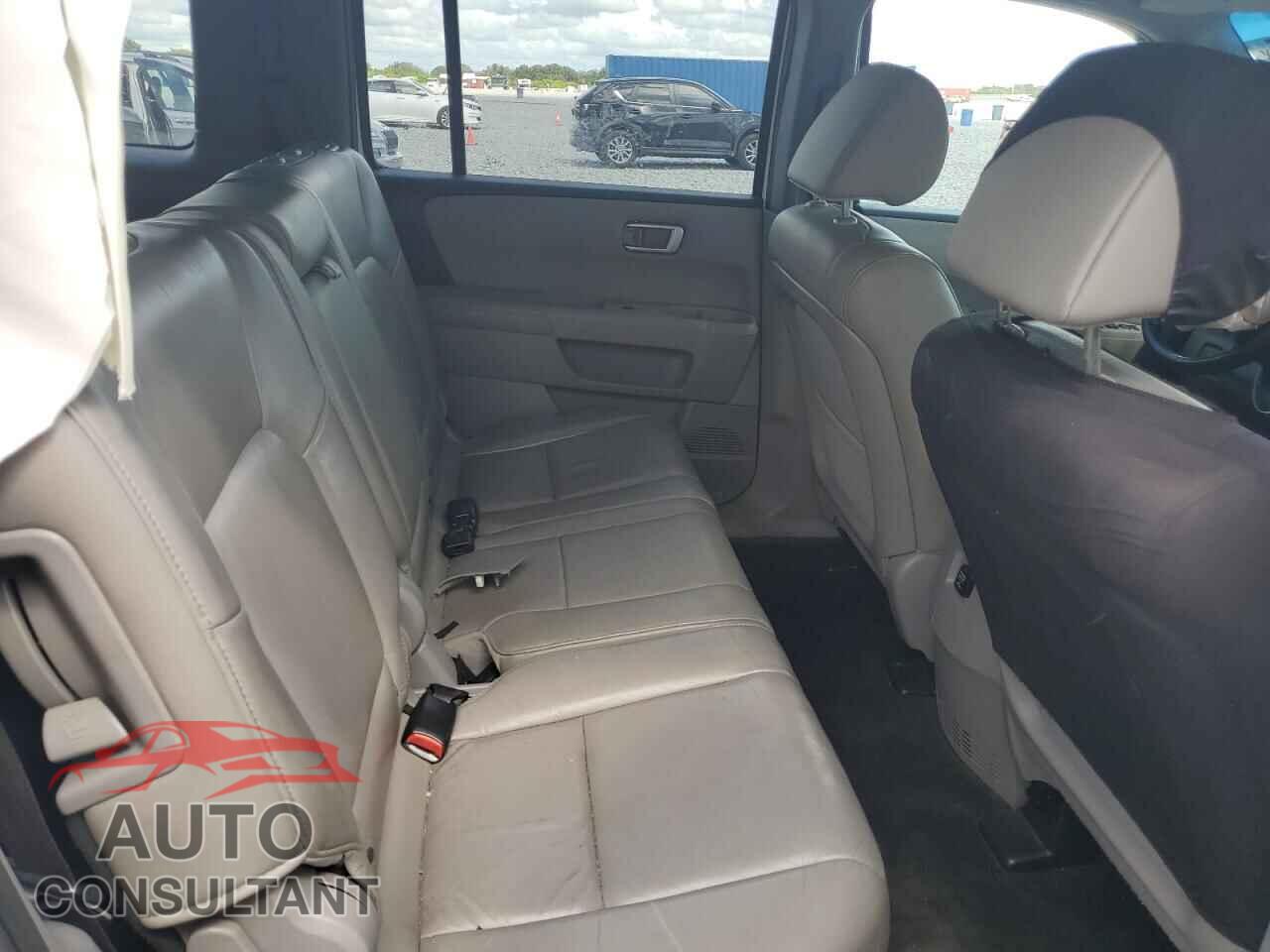 HONDA PILOT 2015 - 5FNYF3H54FB003660