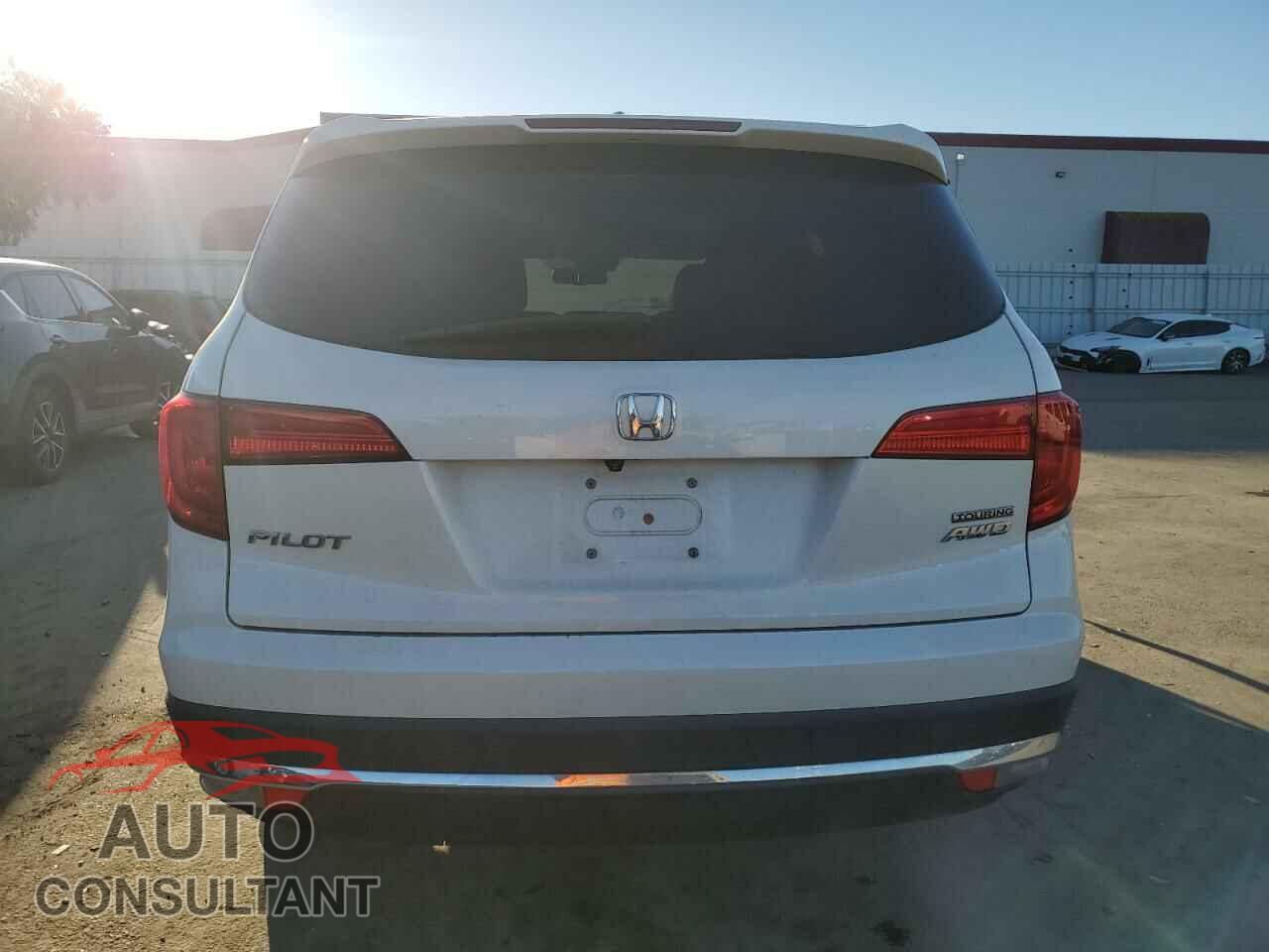 HONDA PILOT 2017 - 5FNYF6H95HB061946