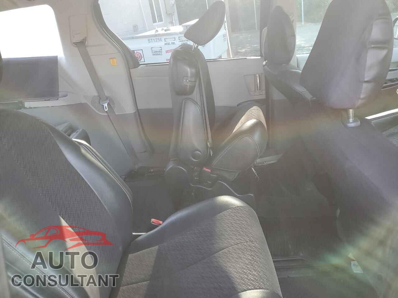 TOYOTA SIENNA 2011 - 5TDXK3DC0BS174746