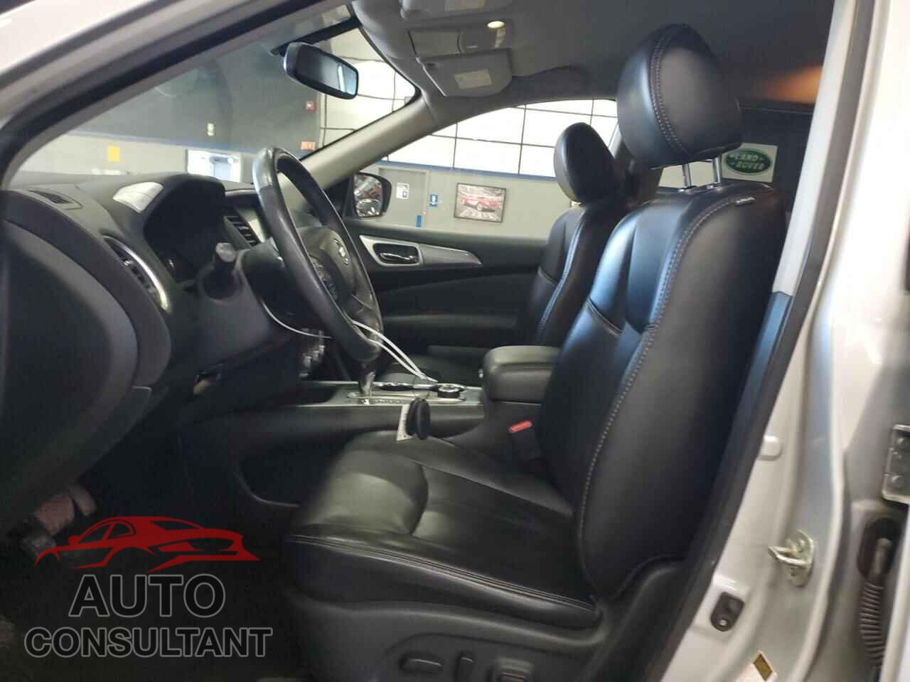 NISSAN PATHFINDER 2019 - 5N1DR2MM5KC615558