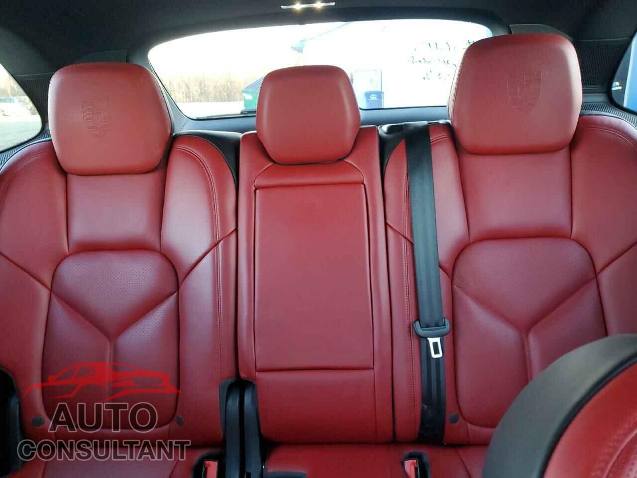 PORSCHE CAYENNE 2017 - WP1AA2A24HKA83301