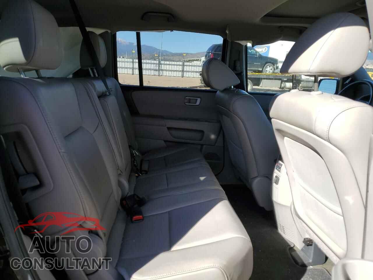 HONDA PILOT 2015 - 5FNYF4H50FB032188