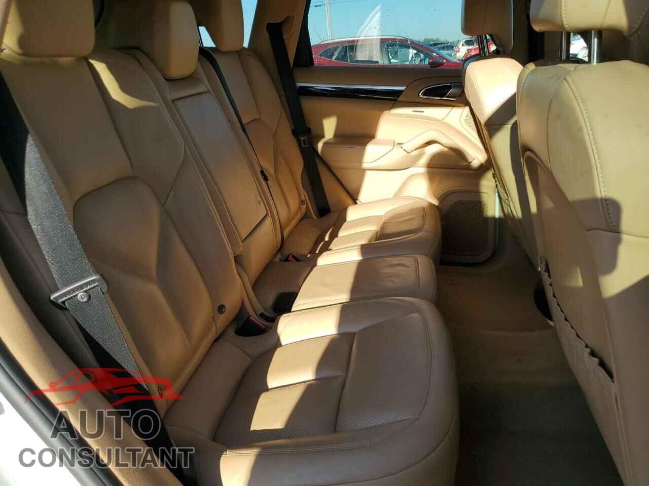 PORSCHE CAYENNE 2016 - WP1AA2A25GKA11179