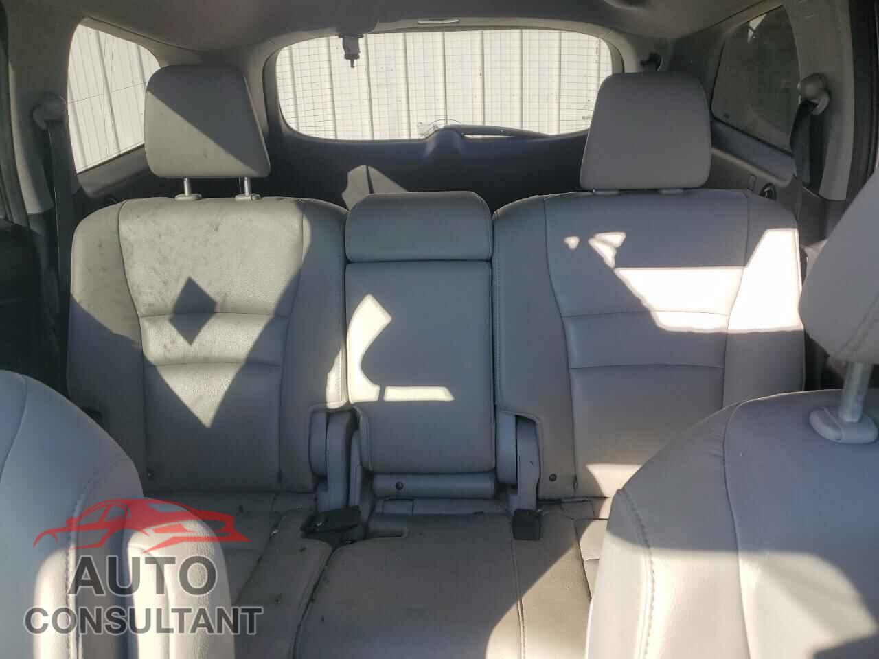 HONDA PILOT 2017 - 5FNYF6H96HB012321