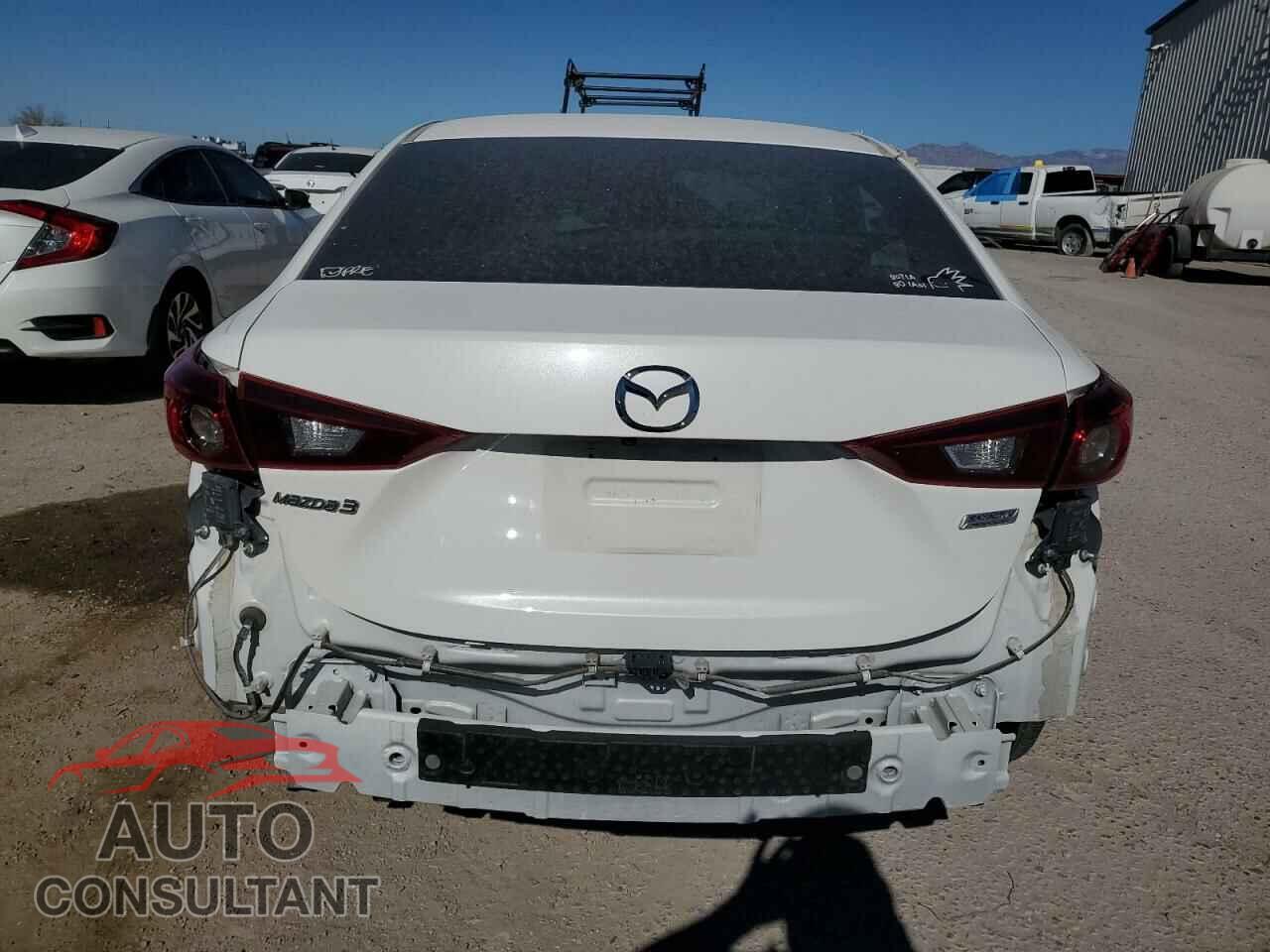 MAZDA 3 2018 - 3MZBN1U77JM161111