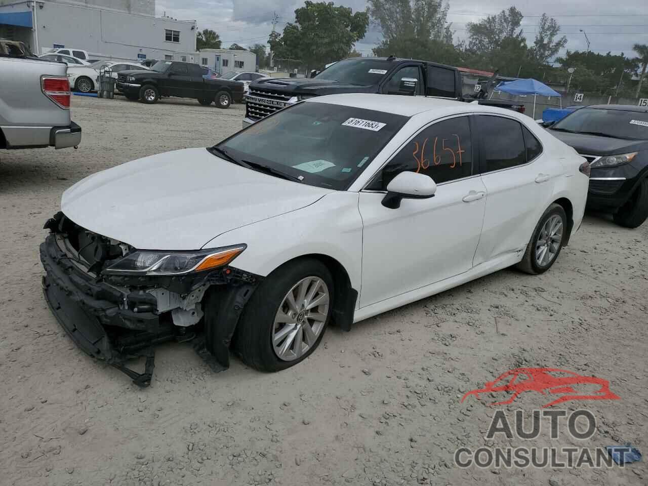 TOYOTA CAMRY 2021 - 4T1C11AK5MU608946