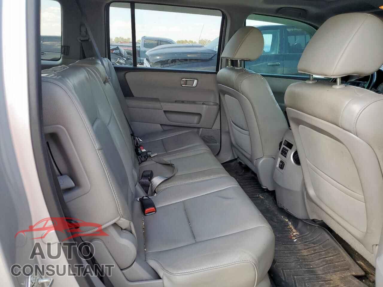 HONDA PILOT 2015 - 5FNYF3H52FB034194