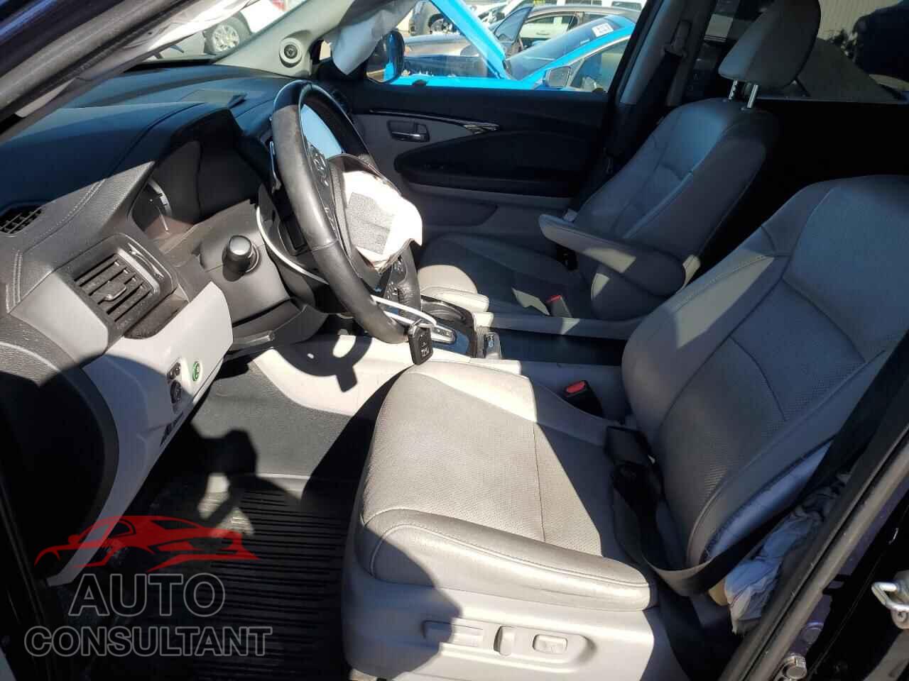HONDA PILOT 2017 - 5FNYF6H07HB100652