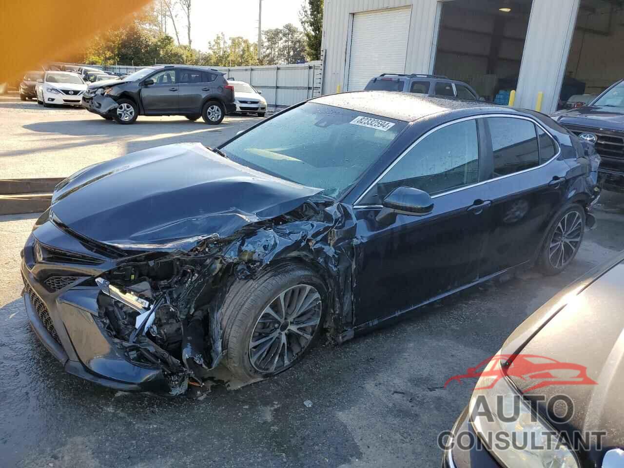 TOYOTA CAMRY 2018 - 4T1B11HK7JU560802