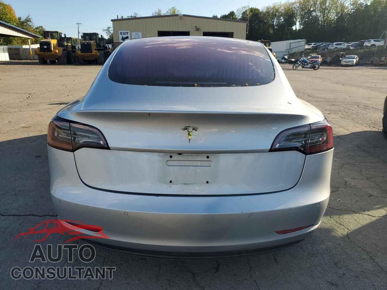 TESLA MODEL 3 2018 - 5YJ3E1EA8JF015239