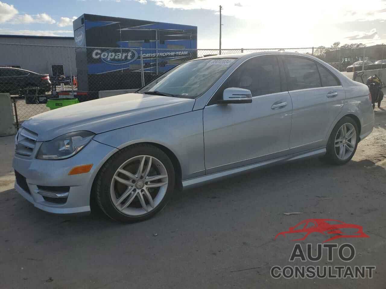 MERCEDES-BENZ C-CLASS 2013 - WDDGF4HB3DR273810