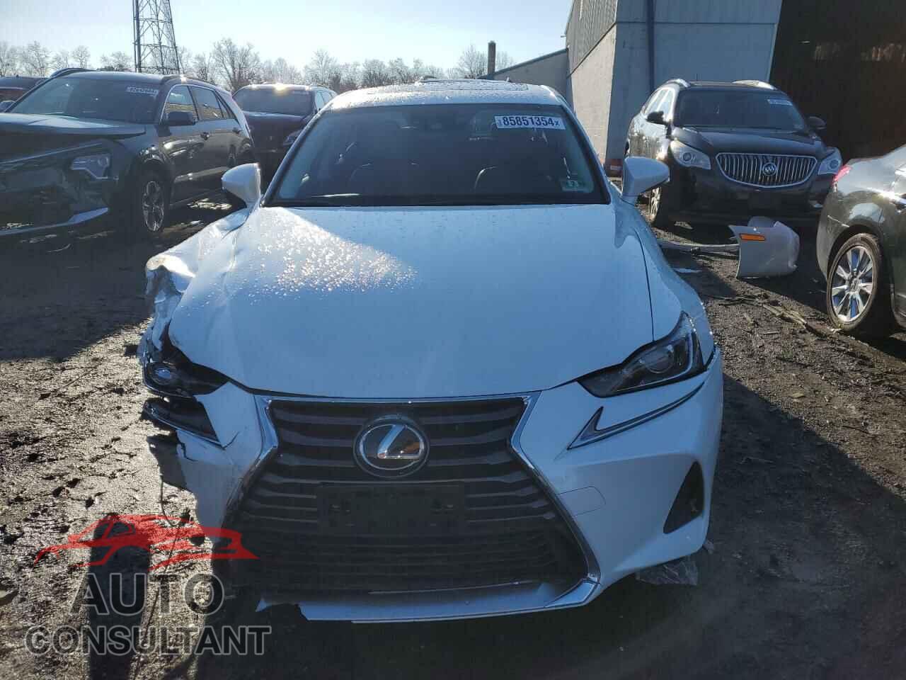 LEXUS IS 2018 - JTHC81D25J5027561