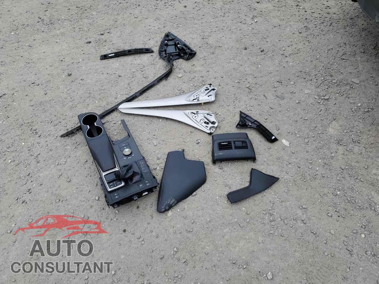 LEXUS IS 2017 - JTHCE1D20H5013179