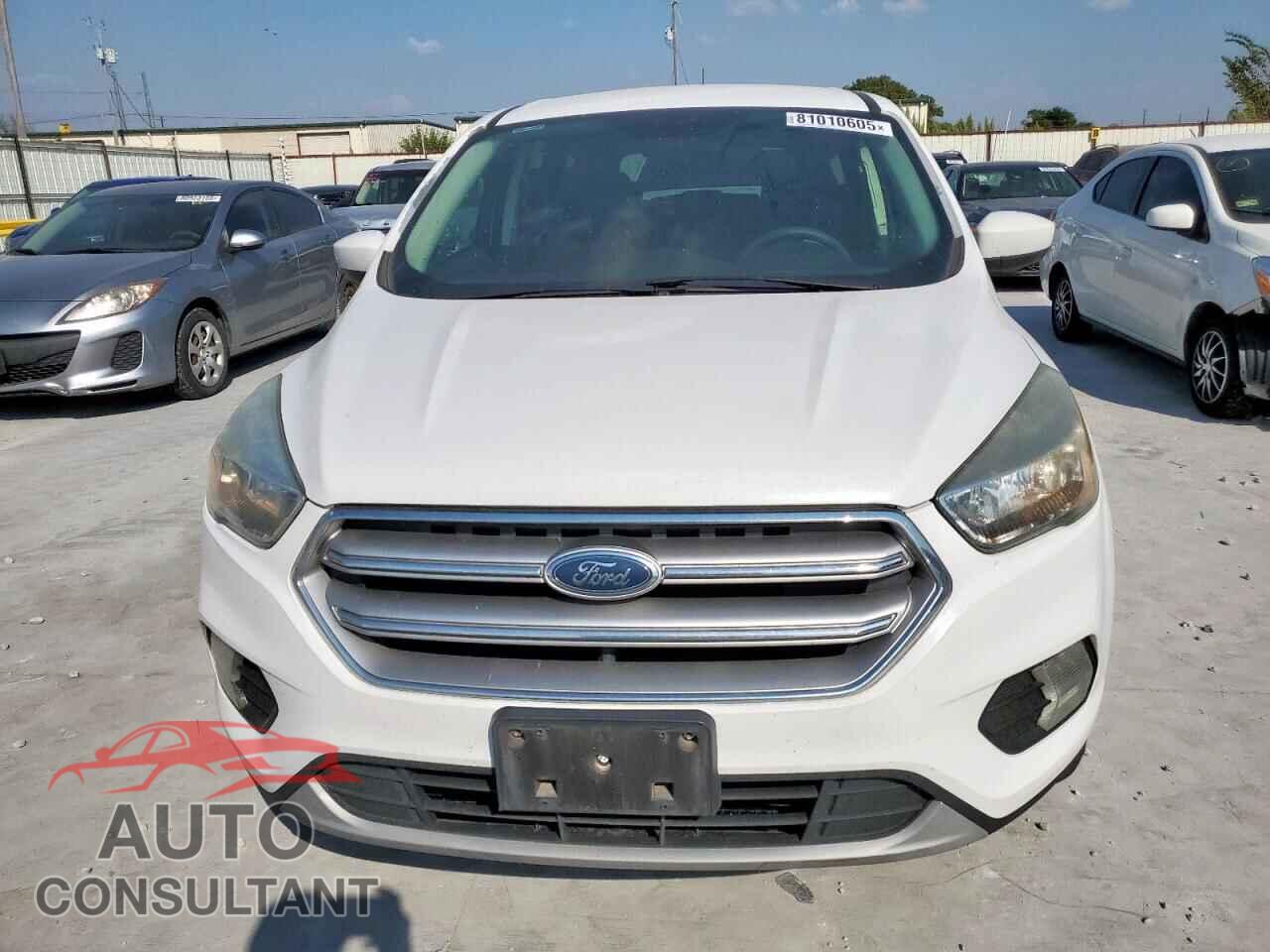 FORD ESCAPE 2017 - 1FMCU0GD2HUB42408