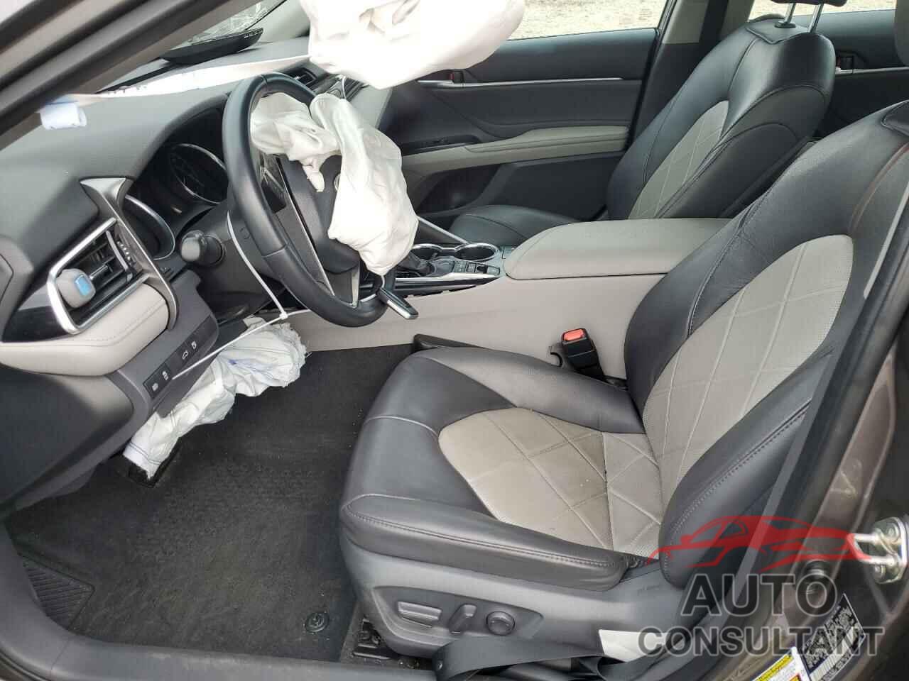 TOYOTA CAMRY 2018 - 4T1B11HK5JU095873