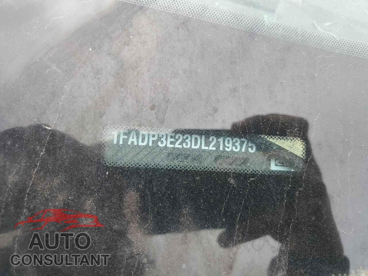 FORD FOCUS 2013 - 1FADP3E23DL219375