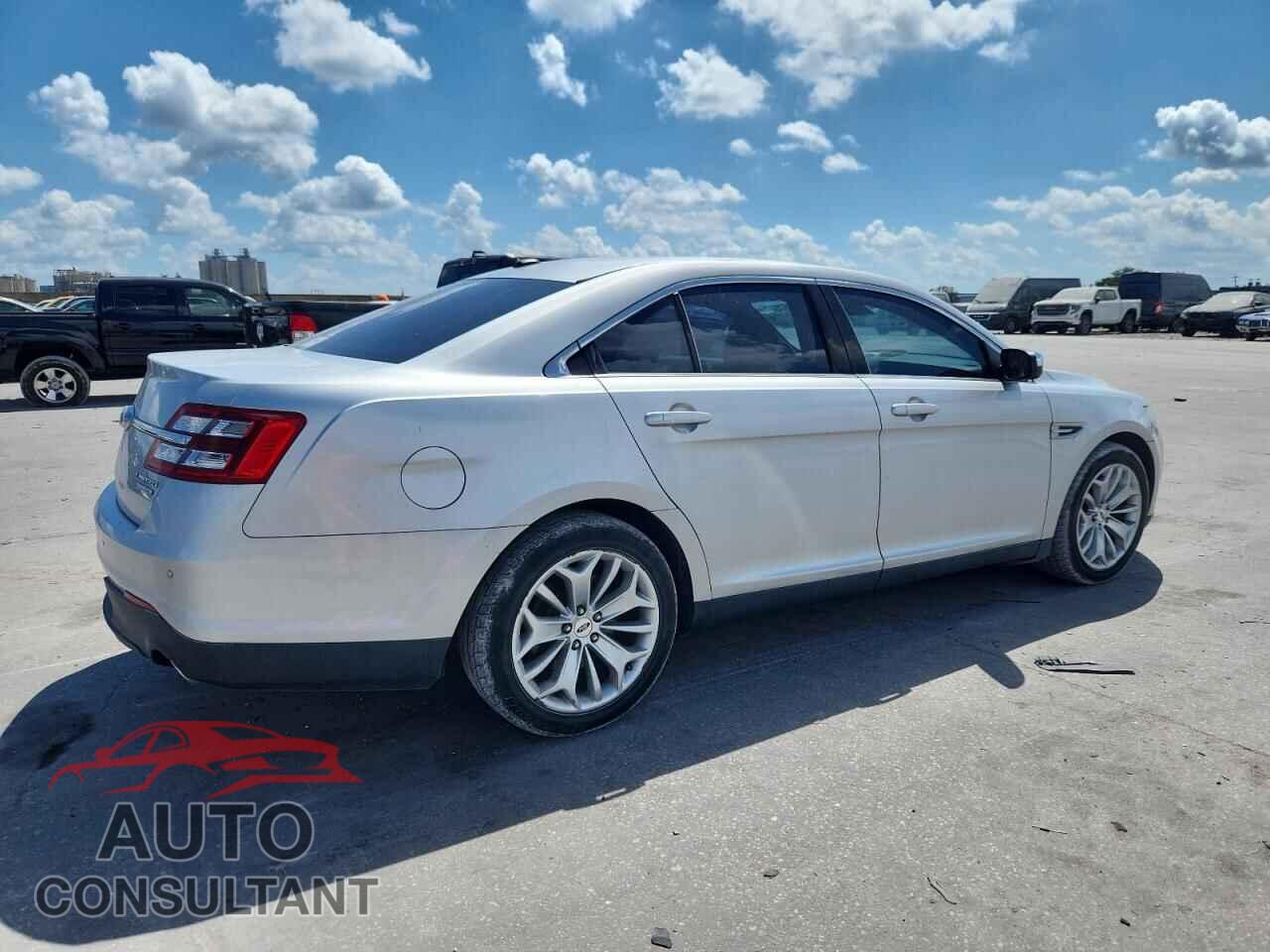 FORD TAURUS 2017 - 1FAHP2F82HG116509