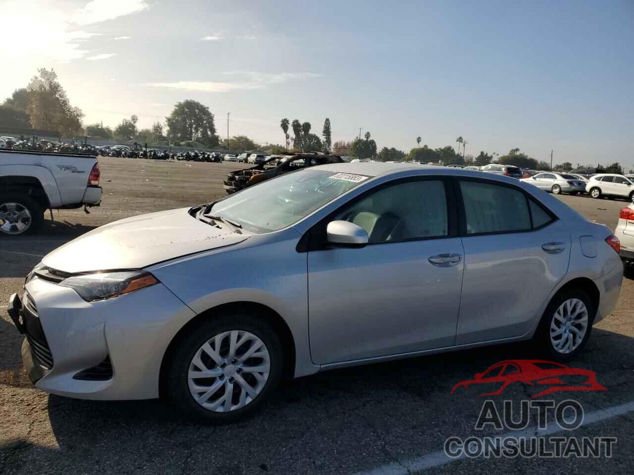 TOYOTA COROLLA 2018 - 5YFBURHEXJP811507