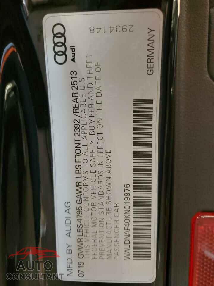 AUDI A4 2019 - WAUDNAF40KN019976